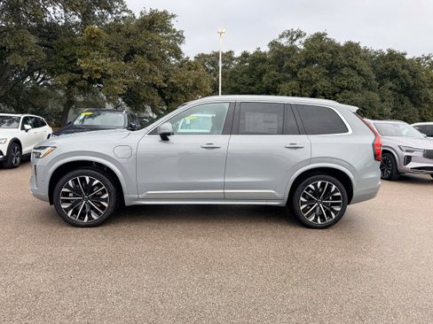 New 2026 Volvo XC90 T8 Plus image 3