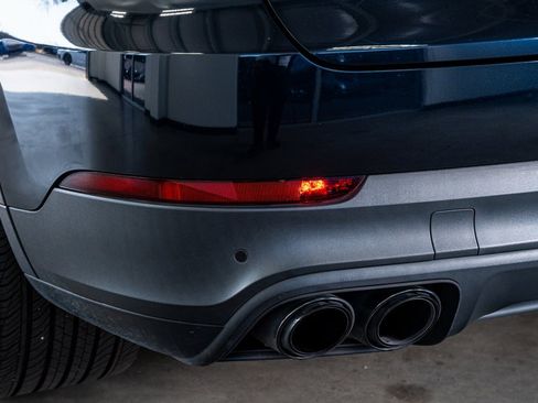 Used 2022 Porsche Cayenne Platinum Edition image 24