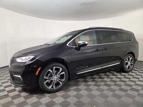 New 2026 Chrysler Pacifica Pinnacle w/ Trailer Tow Group image 8