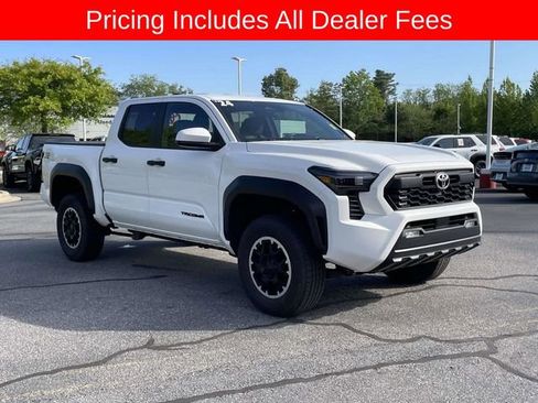 Used 2024 Toyota Tacoma TRD Off-Road AWD/4WD image 7