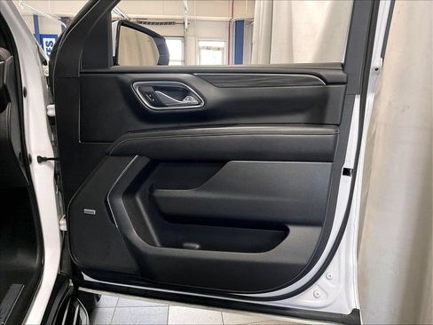 Used 2023 GMC Yukon XL SLT AWD/4WD image 12