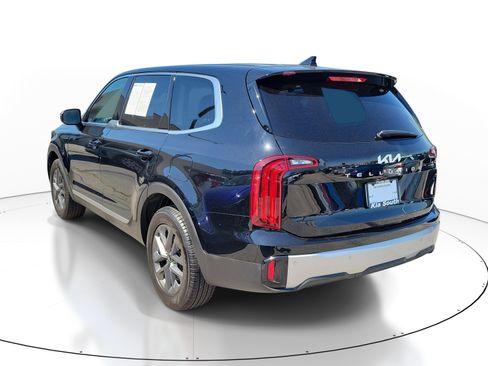 Used 2023 Kia Telluride LX FWD image 4