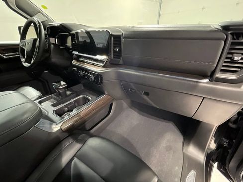 Used 2024 Chevrolet Silverado 1500 LT Trail Boss w/ LT Trail Boss Premium Package AWD/4WD image 29