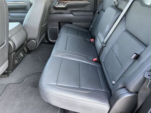 Used 2025 GMC Sierra 1500 SLT AWD/4WD image 18