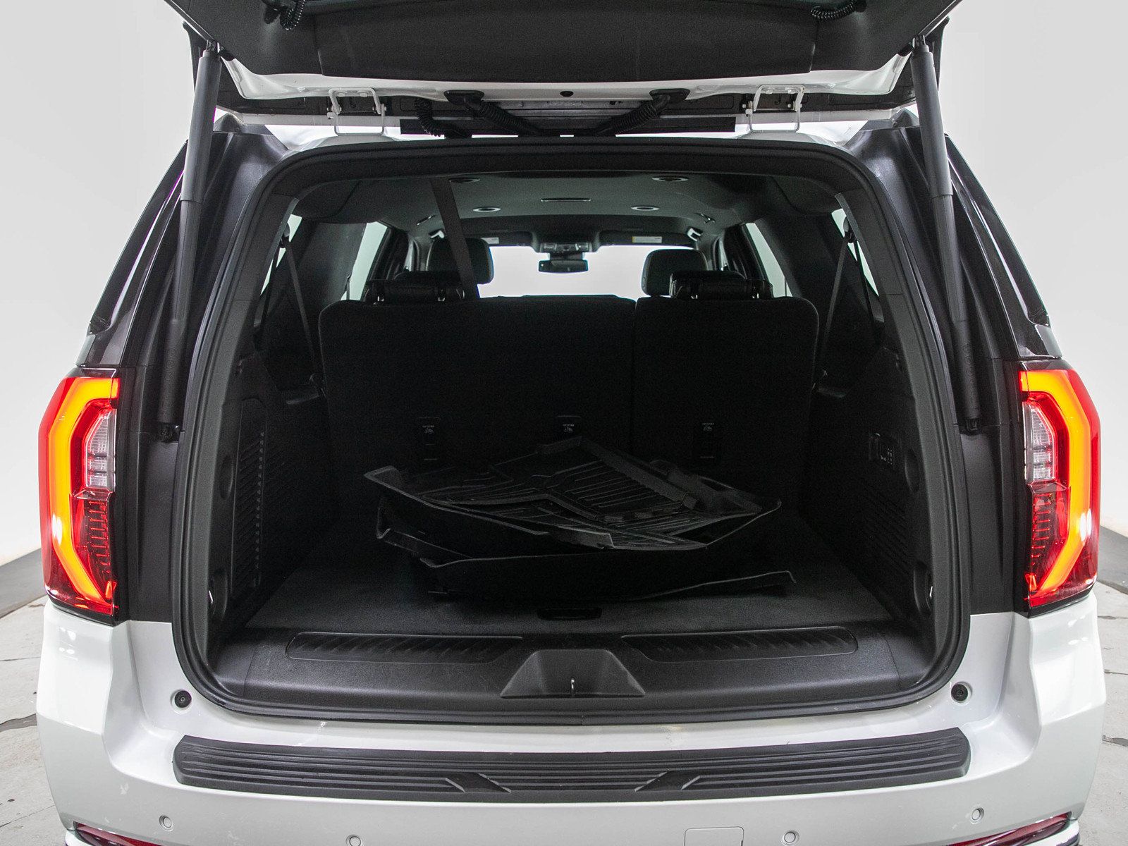 Used 2025 GMC Yukon XL Elevation AWD/4WD image 17