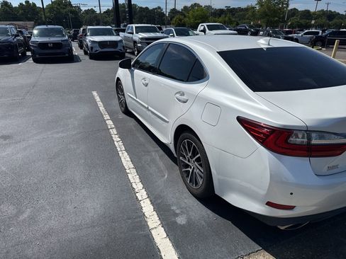 Used 2017 Lexus ES 350 w/ Luxury Package FWD image 5