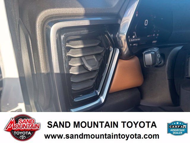 Used 2023 GMC Canyon AT4 w/ AT4 Premium Package AWD/4WD image 15