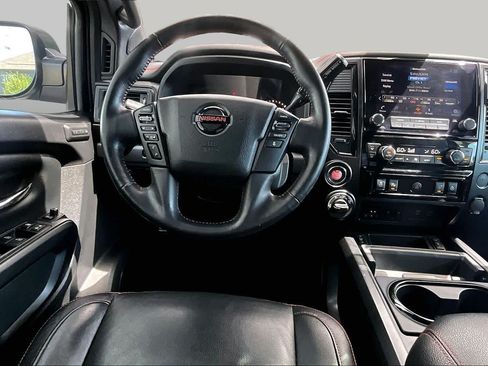 Used 2021 Nissan Titan PRO-4X w/ Pro-4x Convenience Package AWD/4WD image 6