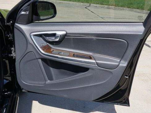 Used 2016 Volvo V60 T5 Cross Country w/ Convenience Package AWD/4WD image 12