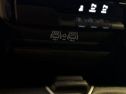 Used 2025 RAM 1500 Laramie AWD/4WD image 21