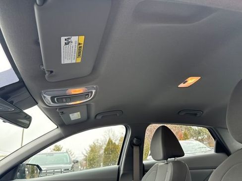 Certified 2025 Hyundai Elantra Sport image 21