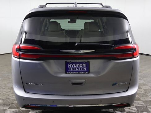 Used 2021 Chrysler Pacifica Touring-L image 13