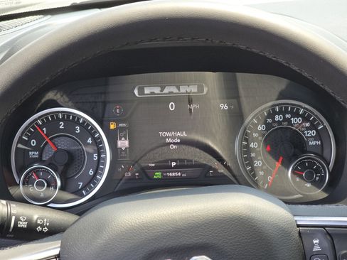 Used 2025 RAM 1500 Big Horn AWD/4WD image 36