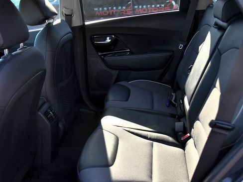 Used 2022 Kia Niro EX image 36
