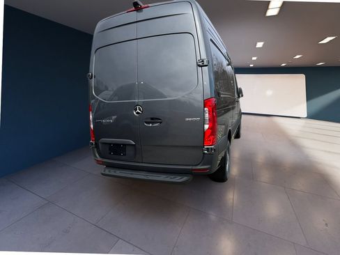 Used 2025 Mercedes-Benz Sprinter 2500 image 4