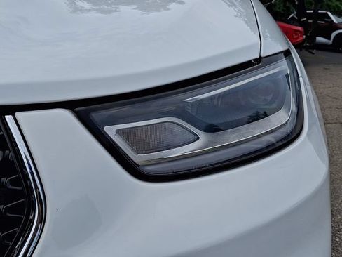 Used 2023 Chrysler Pacifica Touring-L AWD/4WD image 9