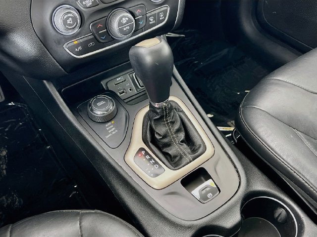 Used 2015 Jeep Cherokee Limited AWD/4WD image 23