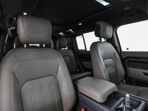Used 2022 Land Rover Defender 110 XS Edition AWD/4WD image 31