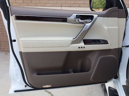 Used 2014 Lexus GX 460 w/ Premium Package AWD/4WD image 12