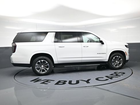Used 2025 Chevrolet Suburban LT w/ Comfort Package AWD/4WD image 10