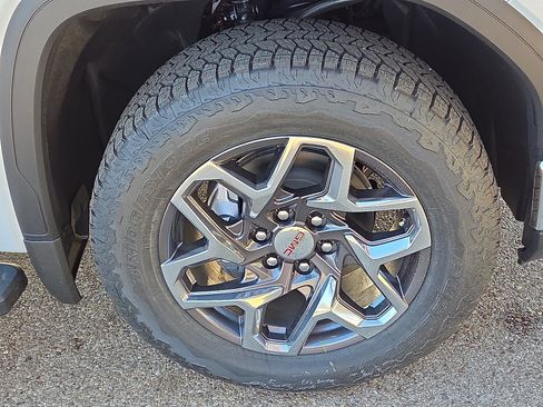 New 2026 GMC Sierra 1500 SLT image 6