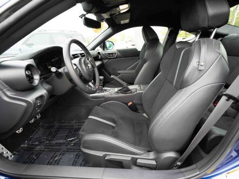 Used 2025 Toyota GR86 Premium w/ ALL Weather Mat Package (TMS) RWD image 9