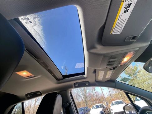 Used 2019 Chevrolet Trax LT w/ Sun & Sound Package image 21