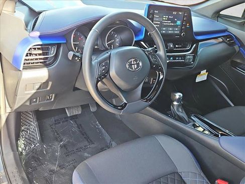 Used 2022 Toyota C-HR XLE FWD image 10