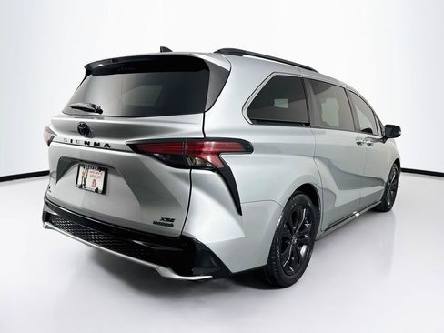 Used 2023 Toyota Sienna XSE FWD image 8