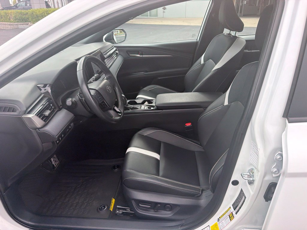 Used 2025 Toyota Camry SE FWD image 11