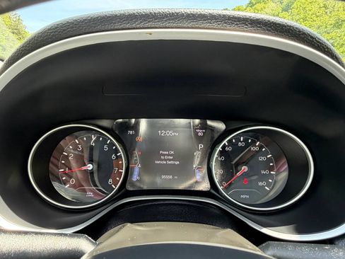 Used 2019 Jeep Compass Latitude w/ Popular Equipment Group AWD/4WD image 38