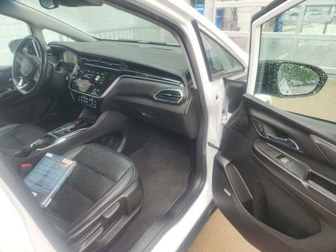 Used 2023 Chevrolet Bolt LT w/ Infotainment Package FWD image 12