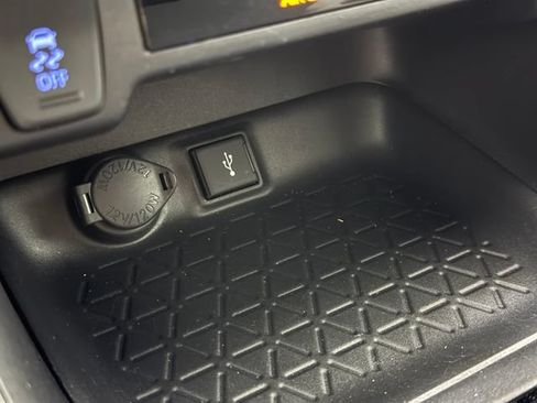 Used 2022 Toyota RAV4 XLE FWD image 19
