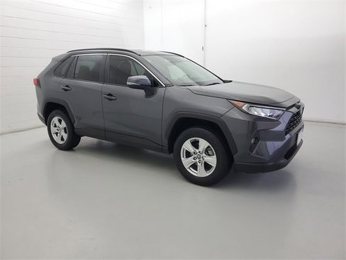 Used 2020 Toyota RAV4 XLE image 4