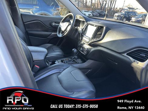 Used 2019 Jeep Cherokee Limited image 23