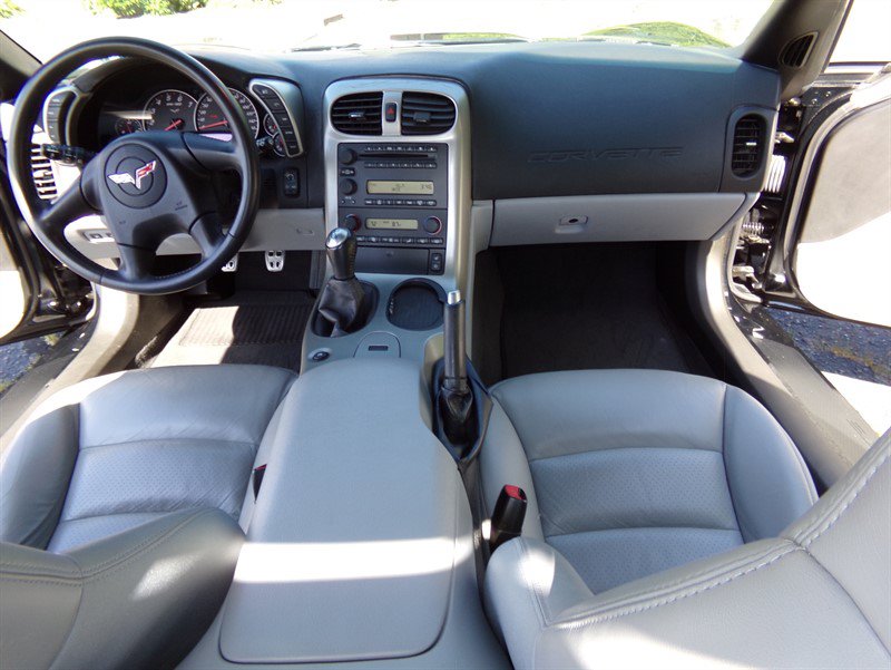 Used 2005 Chevrolet Corvette Coupe w/ Preferred Equipment Group RWD image 24