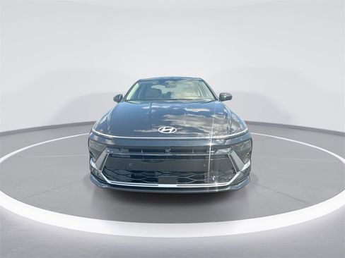 New 2025 Hyundai Sonata Limited image 3