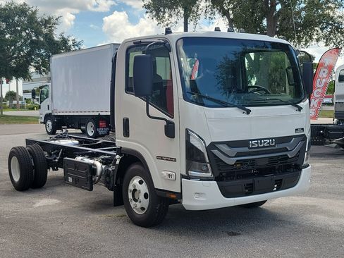 Used 2027 Isuzu NPR RWD image 1
