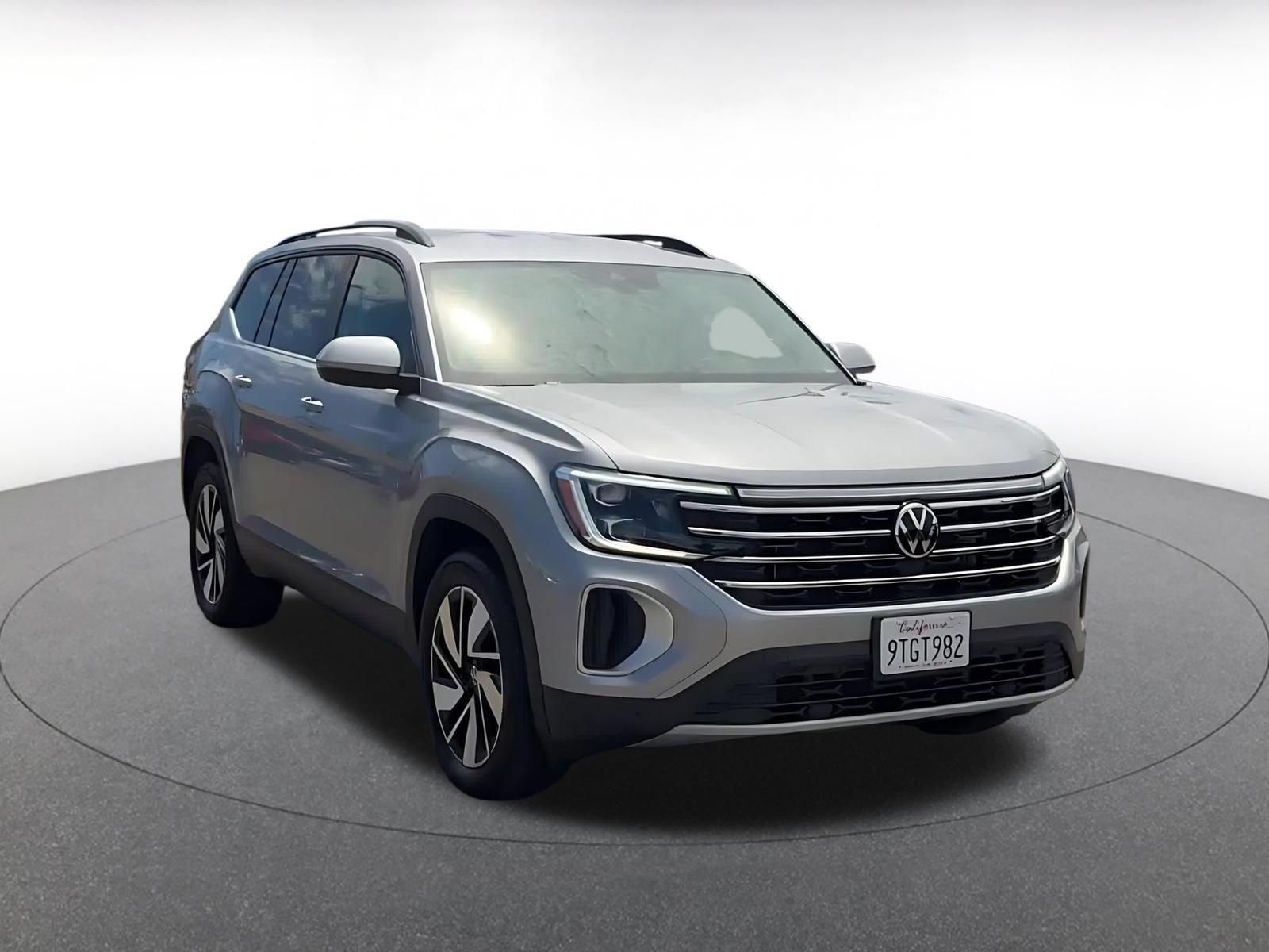 Used 2026 Volkswagen Atlas SE FWD image 3