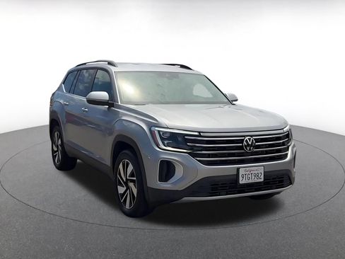 Used 2026 Volkswagen Atlas SE FWD image 3