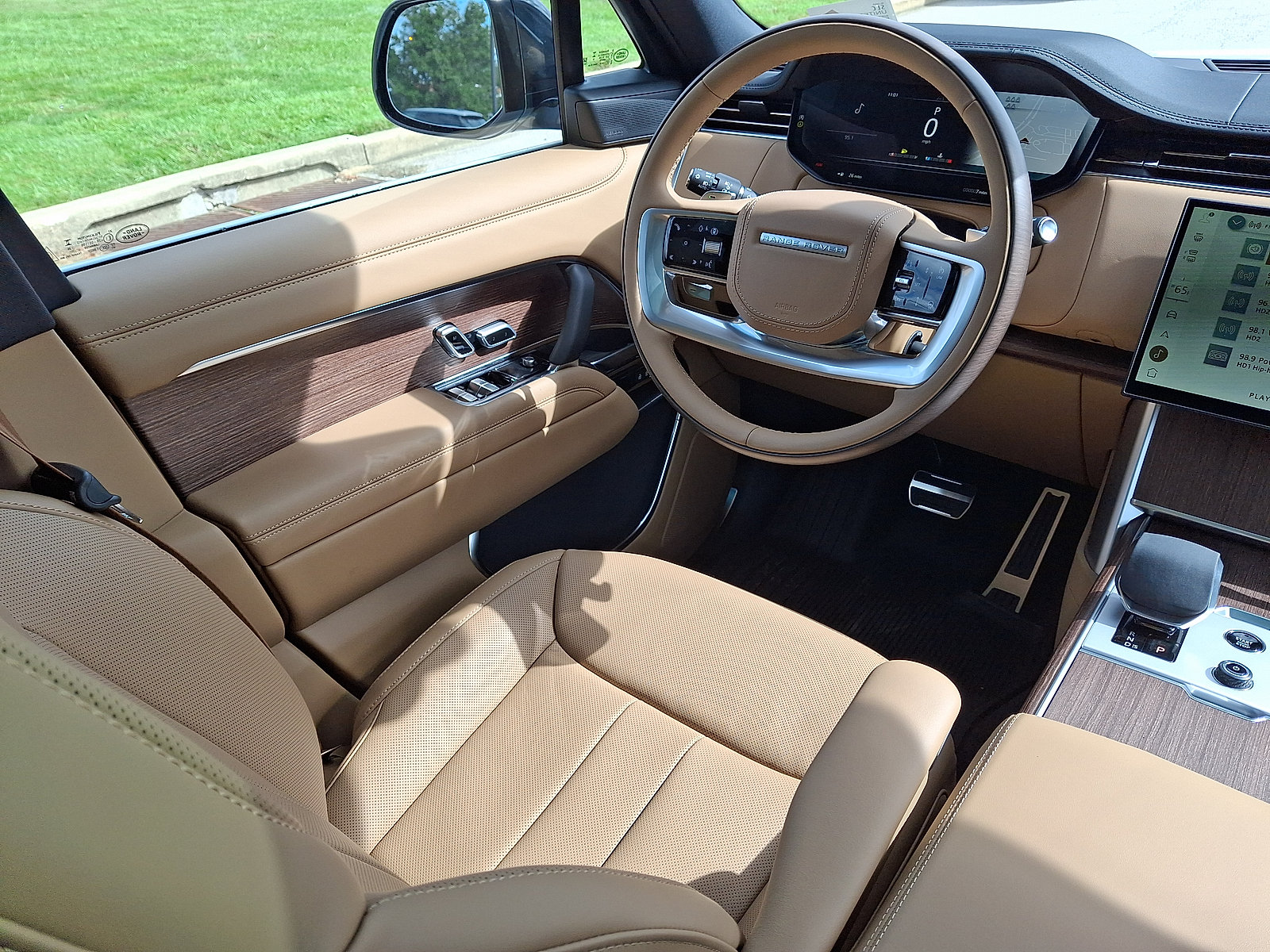 New 2027 Land Rover Range Rover Long Wheelbase SE AWD/4WD image 8