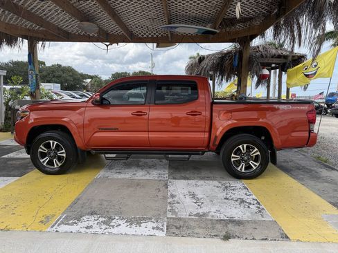 Used 2017 Toyota Tacoma TRD Sport w/ Premium & Technology Package RWD image 9