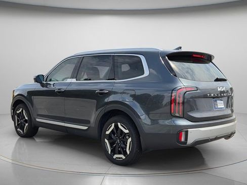 Used 2024 Kia Telluride EX w/ EX Captain's Chair Package FWD image 4