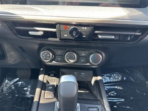 New 2025 Nissan Kicks SV image 18