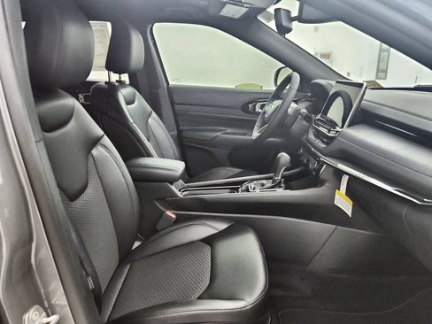 New 2026 Jeep Compass Latitude AWD/4WD image 32