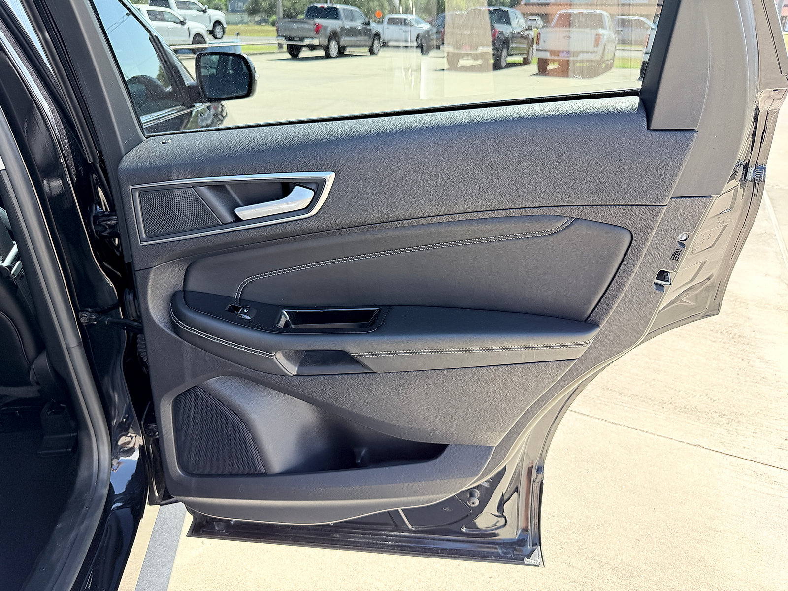 Used 2020 Ford Edge Titanium FWD image 15