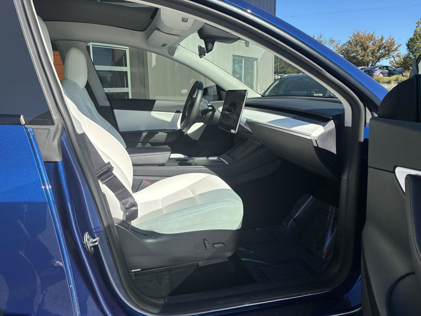 Used 2022 Tesla Model Y Performance AWD/4WD image 13
