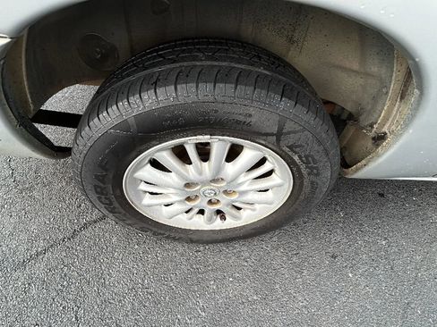Used 2004 Chrysler Town & Country Touring FWD image 40