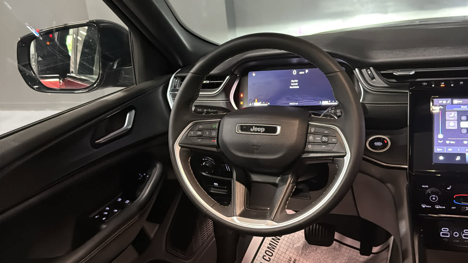 Used 2023 Jeep Grand Cherokee L Laredo AWD/4WD image 26