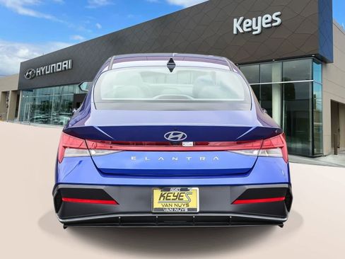 Certified 2025 Hyundai Elantra SEL FWD image 6